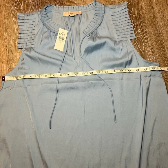 LOFT Blue Sleeveless Pleated Blouse - Picture 5 of 6